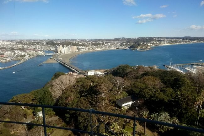 年末の江ノ島旅行の記録。<br />僕の誕生日プレゼントで彼女がセッティングしてくれました！天気にも恵まれ、ホントに充実した旅行になりました。<br />かなり長い旅行記になりました。<br />では、よろしくお願いいたします。