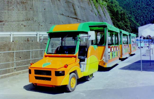 　鉄道旅行は1980年代からずっと続けていますが、写真は撮るものの整理はしていませんでした。<br />　フォートラベルに登録しておこうと思い、出てきた写真から順不同ですが掲載していこうと思います。<br />　これは、2002年8月に「九州ゾーン周遊きっぷ」を利用して九州へ行った際、途中錦川鉄道に寄り道したときの写真です。