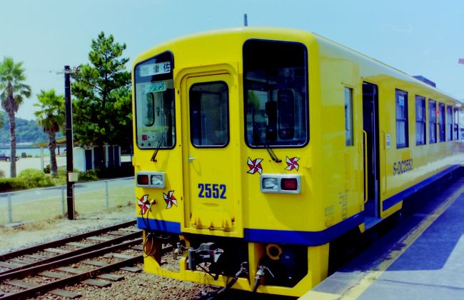 　鉄道旅行は1980年代からずっと続けていますが、写真は撮るものの整理はしていませんでした。<br />　フォートラベルに登録しておこうと思い、出てきた写真から順不同ですが掲載していこうと思います。<br />　これは、2002年8月に「九州ゾーン周遊きっぷ」を利用して九州へ行った際、島原鉄道に乗ったときの写真です。