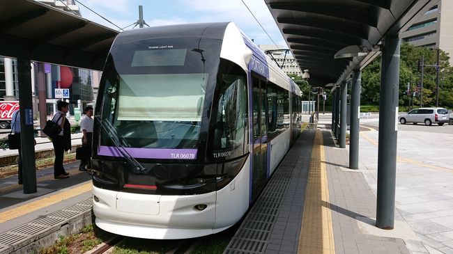 夏休みの最後の週末を利用して富山市へ出かけました。今回は富山地方鉄道の市内電車とポートラムに乗ること、そしてブラックラーメンを食べることを目的に1泊2日で出かけてきました。<br />2日目前半は富山ライトレールの旅です。