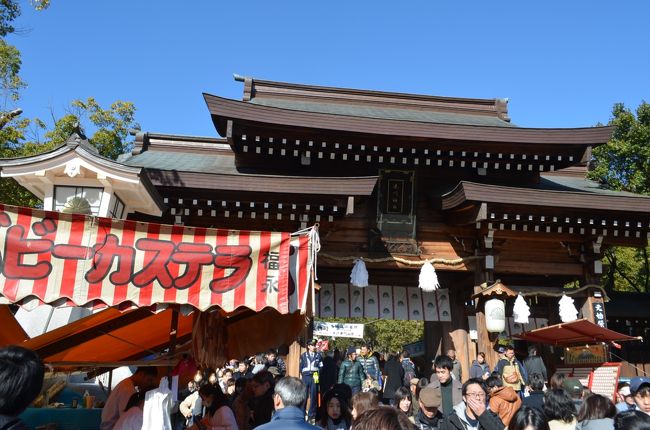 楠木正成公をお祀りしている港川神社ですが、地元での通称は「楠公さん」です。普段は境内が広く感じられますが、初詣の時期は屋台が所狭しと並んで、初詣の人が詰め掛けていました。楠公さんを賞賛した水戸黄門さんの銅像も建っています。ここから歩いて十分ほどの新開地は、かつては三宮やりも賑やかな街でしたが、去年に落語の定席である喜楽館ができました。