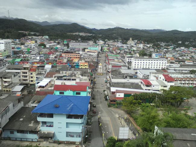 タイ最南端の町ベトン。<br />と同時にマレーシア人が遊びに来るお手軽越境観光地でもあります。一番のウリは“世界一大きな郵便ポスト”と“タイ最南端の碑”でしょうか。どちらも一部のマニアにはたまらないモノかもしれません。意外と見所が多く、楽しめるところだと思います。