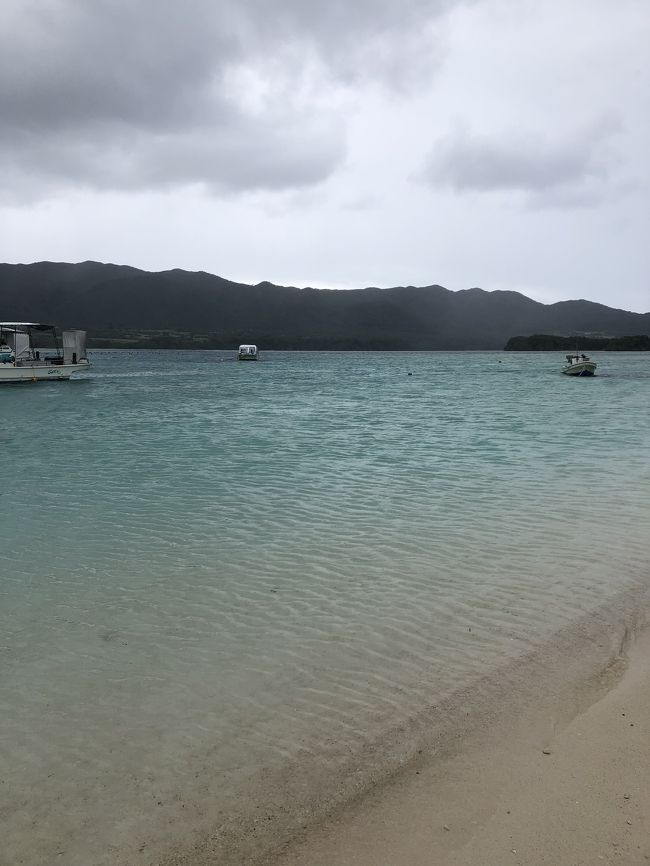 香港から那覇への乗り継ぎに石垣島に数時間滞在しました。自身発の沖縄で、行く前からかなり楽しみでした。滞在時間短いため、行く場所は限られますが、川平湾と泡盛だけは行こうと思い、訪問しました。