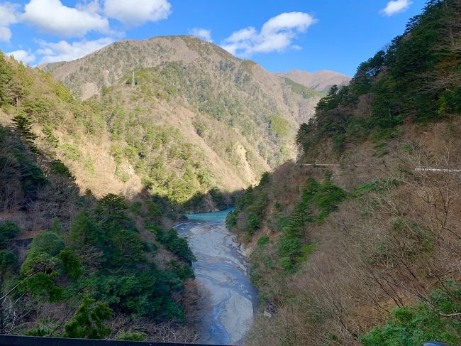 今年のお正月旅行は、静岡県でのゴルフと寸又峡温泉にある夢の吊橋へ行ってきました。<br /><br />富士山が雄大に見えるゴルフ場で、今年初ゴルフ♩<br />翌日は、ずっと行ってみたかった夢の吊橋へ。<br />