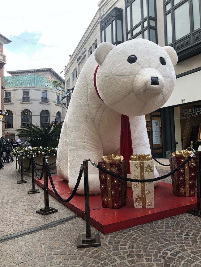 年末年始にロサンゼルスへ5泊7日で旅行に行きました！<br />1日目 成田 NH6 17:00発 ロサンゼルス9:45着<br />           グリフィス天文台夜景ツアー<br />2日目 市内観光バス<br />          サンタモニカ<br />3日目 ダウンタウン地区<br />           アウトレット他<br />4日目 ビバリーヒルズ<br />          ロデオドライブ等<br />5日目 ディズニーランド<br />6日目 ロサンゼルスNH5 11:25発 成田16:25着<br />