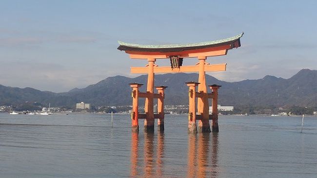 元日の1日限りですが、JR西日本の列車が乗り放題になる切符が販売されていたので、これで、広島の厳島神社と博多の櫛田神社へ初詣に行ってきました。<br />朝5時出発、帰着午後10時半とハードスケジュールでしたが、新幹線車内ではビールも飲めるし、寝ていられるので、それほど疲れたとは感じませんでしたね。<br />