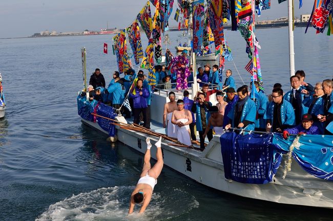 　江戸時代中期から始まったという新年を祝う伝統行事「ホーランエンヤ」が1月6日、豊後高田市桂川で開催されました。<br />　ホーランエンヤは、年貢米献上船の航海の安全と豊漁を祈願して始まったといわれています。