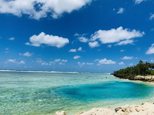 さぁ いよいよバヌアツです!<br />いつも現地1泊未満移動ばかりの弾丸旅行しかしない私が<br />ポートヴィラに4泊もします。<br /><br />■~~◆~~■~~◆~~■~~◆~~■~~◆~~■~~◆~~■~~◆<br /><br />4年前から年越しを海外で過ごす事にしていますが<br />もう寒いヨーロッパは嫌、、<br />今年はあったかいとこで年越したい!と<br />仲間うちでバヌアツブームが来ていたので<br />行き先は早々に南太平洋の島と決めた。<br /><br />嬉しいことに旅仲間のS嬢も一緒に行く事に!<br />ただ出発日は一日違い バヌアツで待ち合せ。<br /><br />私は成田→ヌメア→ポートビラ→ナンディ→成田<br />S嬢は成田→ヌメア経由のポートビラ 往復<br /><br />久しぶりの常夏!<br />久しぶりの女子旅!<br />さぁ飲むぞー遊ぶぞーとテンション↑↑<br /><br />■ 旅程<br /><br />12/29 名古屋→成田空港 のぞみ&成田エクスプレス<br /><br />12/29 成田→ニューカレドニア ヌメア <br /><br />12/30 ヌメア→バヌアツ ポートビラ <br /><br />1/3 ポートビラ→フィジー ナンディ<br /><br />1/4 ナンディ→成田<br /><br />1/4 新宿→名古屋 バス<br /><br />1/5 名古屋着 出勤<br /><br /><br />■ チケット <br />tripair 144000円 行きはエアカラン<br /> 帰りはフィジーエア<br /><br />■ ホテル<br />booking.com & Expedia<br />ヌメア ヌバタホテル 1泊 約11000円<br />ポートビラ トレードウィンズビラ 4泊 約23000円<br />ナンディ ウエストフィールド ホームステイ 1泊 約1500円<br /><br />■レート<br />ヌメア カード使用のみ 1XPF≒1.076円<br />ナンディ 空港 5000円両替 → 77.01FJ$<br /> 手数料が100FJ$ !! たか~い<br /> 結局 1FJ$≒65円 ほど<br /> <br />ポートヴィラ 空港 20000円両替 → 17145VT<br /> 1VT≒1.16<br /> マーケット前の両替所の方がレートいいです。<br /> カード支払分 1VT≒0.98<br /><br />スゴイ差だ。。。断然カード払いの方がお得・・<br /><br />