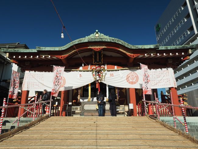 年末に相方から穴守稲荷神社に行きたいというリクエスト。子供の頃は家族で毎年初詣に行っていたとの事。なぜ実家から遠い穴守稲荷だったのかはすでに義父は他界しているため知る由もありませんが、全く行った事がない場所だった事もあり興味をひかれました。調べてみると、元旦から5日までは羽田七福いなりめぐりなるものがある。ならば穴守稲荷神社だけではなく、七福いなりを周ってみようとなった次第です。コースタイムは約2時間と年末年始の少し鈍った体にもちょうど良く、快晴の一日を気持ちよく歩きました。