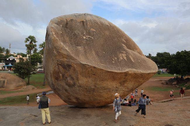 南インド癒しの旅（２）・・マハバリープラムの海岸寺院、ファイブ・ラダ、アルシュナの苦行、クシュナのバターボールを巡ります。