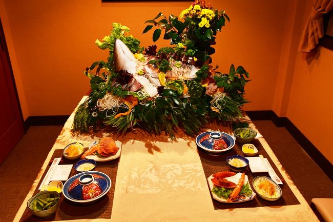 恒例の年末年始の旅行。<br />今回ははからずも世界遺産に指定されたばかりの天草へ。そして、せっかくだから三角と熊本城、それから阿蘇へ。<br />ちょっと欲張りな旅になってしまいました。<br />熊本県のすそ野の広さを感じた旅でした。<br />