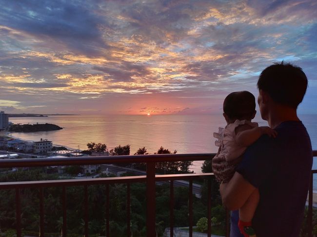 9月に0歳の子供を連れてカフーリゾートホテルに宿泊しました。<br />初めての子連れ旅行ということもあり、事前に調べた上で選びましたが、部屋が広い上に様々な子供用品を無料で借りられて大変助かりました。(一部有料)<br />また、食事に関しても美味しい料理を楽しめたのですが、子供用に無料でベビーフードも提供していただき、感謝しています。<br /><br />屋上にあるプールも子連れは無理だと思っていましたが、半個室のような休憩スペースもあって快適に過ごすことができ、よい思い出が作れました。<br /><br />また部屋から見える美しい夕陽が印象的でした。