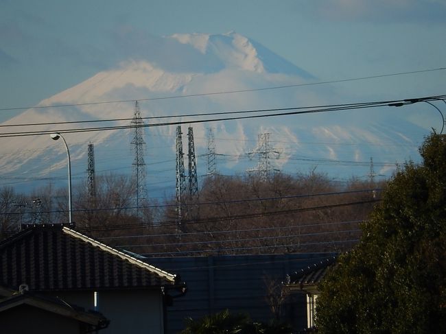 1月9日、午前8時28分頃にふじみ野市より見られた富士山は頂上付近に雲がかかっていたが強い風のために午前8時30分には山頂が現れました。<br /><br /><br /><br />＊写真は雲がかかっていた富士山