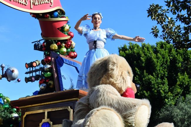 ディズニーランド、クリスマスパレードです!