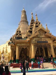 バンコク経由でミヤンマーの首都ヤンゴン バスで黄金に輝く仏塔シュエダゴンパゴダへ