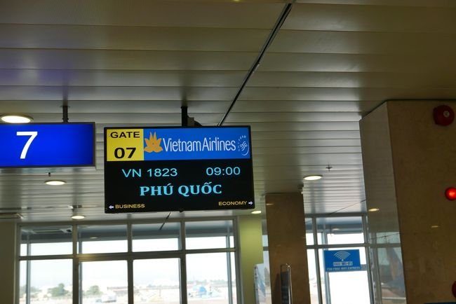 2018/12/28～2019/1/6　フーコック＆ホーチミンへ行ってきました♪<br />フーコックはベトナム最後の秘境とか言われていたので、ずっと興味があったんです☆<br />ホーチミン－フーコックはベトナム航空のHPで予約して、16,000円位とLCCとさほど変わらないお値段でした。<br /><br />フーコックではのんびーり過ごし、ホーチミンではB級グルメ旅の予定が、結果、寝正月になってしまったので、いつも通りに食べて飲んでの日記で何もしてませんが(^^ゞ<br /><br />まずは、乗り継ぎのホーチミンまで
