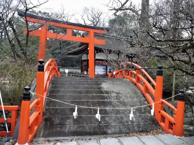 　フェリーで朝大阪の泉大津に着きました。<br />その後はバスで京都に移動。<br />　最初に下鴨神社に行きました。<br />そのあとは平安神宮に行きました。