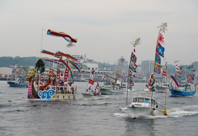 カッコいい っ おみこし船が 100隻のお供船を従えて海を颯爽と 塩竈みなと祭 神輿海上渡御 みこしかいじょうとぎょ 多賀城 塩釜 利府 宮城県 の旅行記 ブログ By こあひるさん フォートラベル