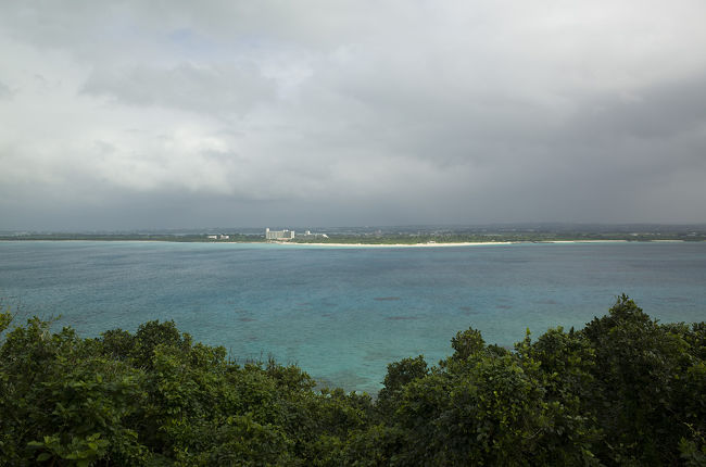 マイルが貯まったので新千歳より沖縄本島への観光を計画していましたが、早々に満席となってしまいチケットが取れませんでした。<br />今まで南の島へ行ったことがなかったので、どこかないかと探した結果、宮古島へと旅立つことになりました。<br />乗り継ぎという事でマイルの消費量は増えてしまいますが、南の島へ行きたい気持ちが勝って、一部は航空券を購入して行くこととなりました。