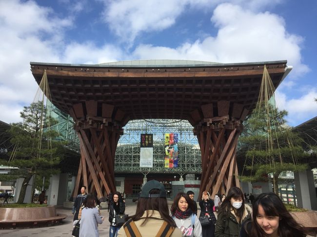 母娘旅行、金沢2泊3日。<br /><br />何となく古都、京都や金沢に魅かれ、先ずは？！金沢へ！<br /><br />この頃よく情報番組で「香箱蟹」や「のどぐろ」「兼六園」「ひがし茶屋街」等、金沢特集見た影響もあるのかな？！<br /><br />観光、グルメ、御朱印と満喫しました。<br />