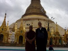 飛行機を乗り継いで仏教の聖地へ巡るミャンマーの旅　その２　ビルマ語は大変だよ(;´Д｀)ミャンマーの入国審査 ＆ 路線バスで巡るヤンゴン観光！いざシュエダゴン・パゴダへ