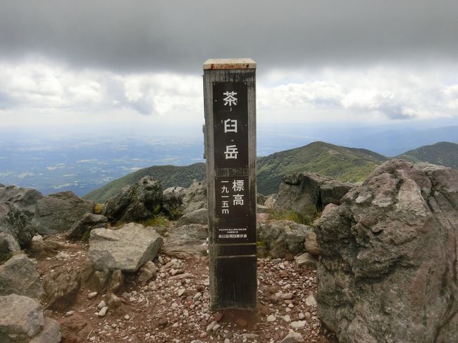 近場で温泉にでも行ってみようかと探してたところ、栃木県でホテルサンバレー那須が期間限定で島根県とのコラボ企画をやってまして、浜田港から直送の地魚や出雲そばなど島根県バイキングを開催中でしたので(うひょ)那須岳登山とセットで楽しんできました。<br /><br />料理の写真ありません。。スミマセン。<br /><br />■那須町観光協会<br />http://www.nasukogen.org/<br /><br />■ホテルサンバレー那須<br />http://www.nasu3800.co.jp/<br /><br />