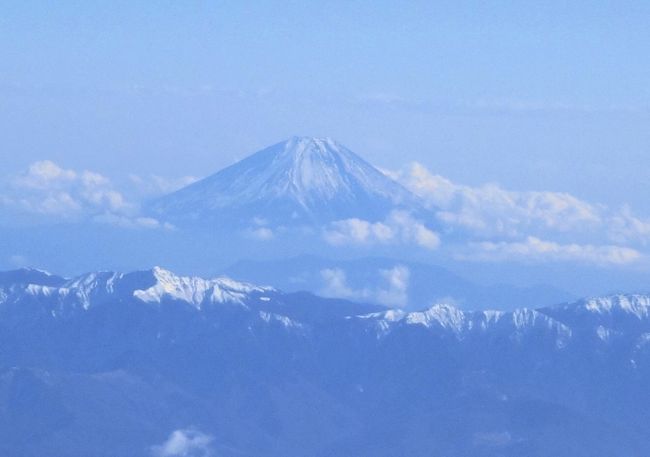 フィンエアーAY-80便は11時55分発。天気がよくて，富士山がよく見えました。