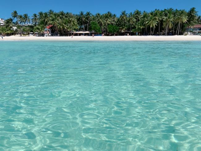 一度行ってみたかったボラカイ島。<br />前々回に行ったマレーシア・レダン島の<br />透明度高く青い海＆真っ白い砂浜が恋しい～！<br />フィリピンのボラカイはそれを上回ることができるか？！<br /><br />それではボラカイ島への旅、行ってきま～す！<br />