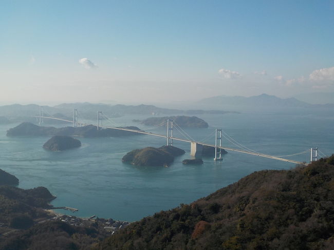 今年に入って３回目の旅は、成人の日がらみの３連休。愛媛県をまわって来ました。<br /><br />でも、松山・道後温泉には行かず、西予地域としまなみ街道エリアを満喫しちゃいました。<br /><br />西予地域は、外国人だけでなく日本人の観光客も極めて少なく、ゆったりと旅出来ました。（下灘駅を除く）<br /><br />しまなみ海道エリアは、サイクリングの聖地だけあって、自転車族が多かったです。でも島の中もアップダウンあるし、橋も船の航行の関係から高い位置にあるので、結構大変そう････。でも健康のためにも、自分もいつかそんな旅をしてみようかなぁ？<br /><br />松山を境に西と東に地域が分かれていたので、いつもながら前編・後編の２編の構成です。<br /><br />遅くなりましたが、後編しまなみ海道をアップします。