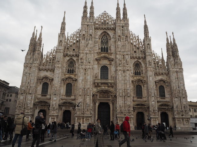 社会人になって初めて行った海外旅行がイタリアでした。日本の風景と違い過ぎて衝撃を受けた事を今でもよく覚えています。当時まだカメラはフィルムのカメラが主流でしたので、当時撮った写真はほとんど 残っていません。<br />そして今回約20ぶりにイタリアを訪れました。前回はローマ、フィレンツェ、ミラノのみでしたが今回はフランチャコルタ、ベローナ、ベネチア、サンジミニヤーノをプラス訪れました。<br />トレビの泉で後ろ向きにコインを投げると又戻って来られると言いますが、現実に叶いました(笑)<br /><br />1日目日程<br />福岡13:20→羽田14:55<br />成田21:25→イスタンブール04:05<br />イスタンブール08:55→ミラノ09:55<br />ターキッシュエアライン利用<br /><br />ミラノ市内観光<br />◉ドウオモ<br />◉ヴィットリオ・エマヌエーレ2世ガッレリア<br />          ↓<br />フランチャコルタへ移動<br />          ↓<br />ベローナ移動<br /><br />