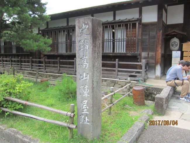 松本インターから国道で高山へ行くルートで行きました。途中はとてもすいていましたが、車の量は多いです。山に入るに連れて涼しくなってきましたが、高山近くなると暑かったです。