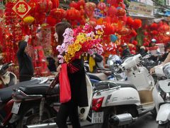 テト(旧正月)前のハノイ旧市街の風景。今年、ベトナムは、ぶた年です(*_*)///