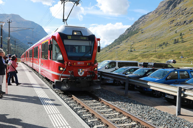 スイス2日目④世界遺産レイティッシュ鉄道ベルニナ線の赤い列車