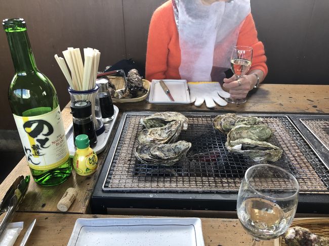 連休利用し、冬の北陸にお連れさんとちょい徘徊してきました。街中雪は無かったですがお天気には恵まれ海鮮と温泉楽しめました。<br /><br />今年も我が家独自のルール有効でお連れさんの備忘録書くと寂しい?アジア一人旅の権利獲得出来るので、内容薄いですが無理やり数編に分けましょ(爆)<br />無駄に引き伸ばしすんません、これで最後ザンス。<br /><br />表紙は 穴水駅のホーム階段上での牡蠣焼き・・うんまい!<br /><br />あつあつ亭とか、お若い鉄チャン達と暫し歓談しながら楽しめました。<br /><br />今年もやっぱ適当なんで宜しゅうに!<br /><br />https://4travel.jp/travelogue/11445352①<br />https://4travel.jp/travelogue/11446171②<br />https://4travel.jp/travelogue/11447888③<br /><br />