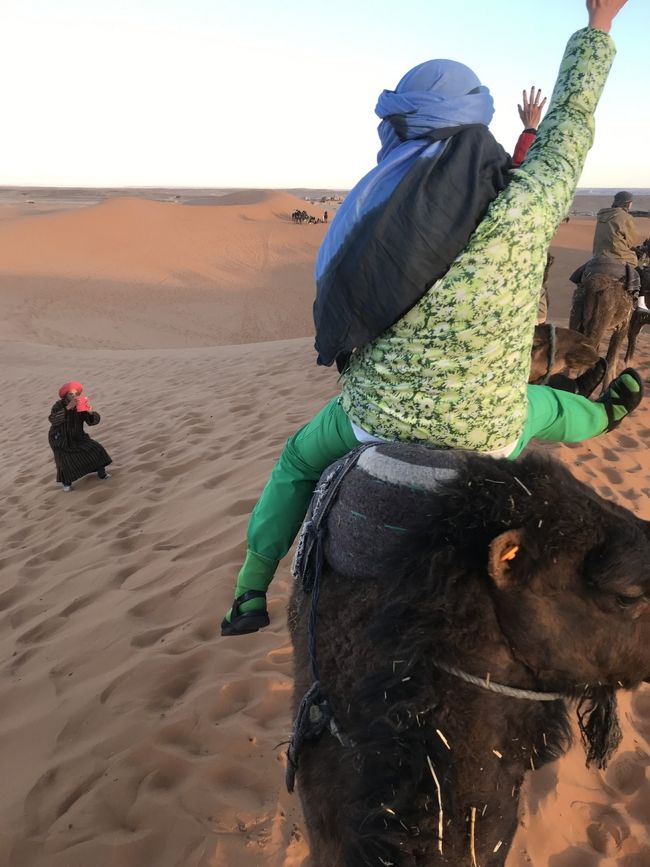 子供の頃絵本の中に砂漠でラクダが歩く姿が絵になる思いでが有り、何回か旅の途中で同伴しました方々に聞きました。今迄行かれた国の中１番のお勧めのお国は何処？大半の方はモロッコと聞き今回チャンスが来ました。ラクダに乗りサハラ砂漠で体験する良い経験でした。ラクダの暖か温もりを感じる旅でした。