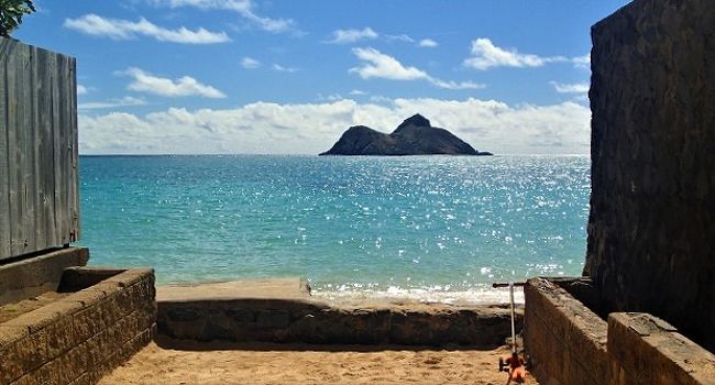 Ｒ60★亀（亀次朗）であります。<br /><br />「天国のビーチ・ラニカイ」<br /><br />嗚呼なんという魅惑の響きなんでしょう。<br />あすこのビーチに寝そべって一日ゆっくりと過ごしたい。<br />ハワイ滞在中ぜひとも訪れたい鉄板ビーチです。 <br /><br />この記事は2017年（平成29年）6月5日のものです。<br />