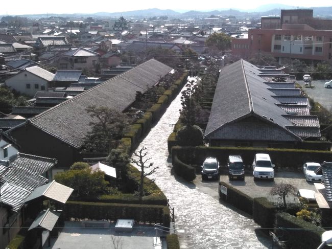 今回は珍しく、グルメがメインの旅。<br /><br />友人が滅多にない贅沢な食事をしたいというので、色々悩んで松阪牛を食べに行くことに。<br /><br />まず松阪の城下町を観光し、そのあと松阪牛の名店をハシゴして、最後に榊原温泉で入浴する日帰り旅。