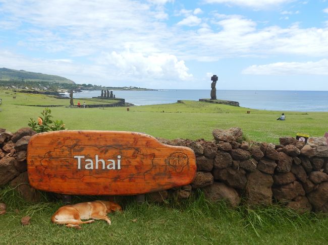 チリ・イースター島5泊9日②イースター島（プナ・パウ、アフ・アキビ、タハイ儀式村）<br />年末年始でベストシーズンのイースター島へ！<br />サンティアゴから5時間のフライトでやっとイースター島に着きました。<br /><br />　12/28 羽田11:05発→NY･JFK9:05着、NY･JFK19:05発<br />　12/29 7:40サンチアゴ着　サンチアゴ市内観光<br />★12/30 サンチアゴ9:30発→イースター島12:35着<br />  12/31 イースター島<br />　 1/1  イースター島<br />　 1/2  イースター島11:35発→サンチアゴ18:25着<br />　 1/3  サンチアゴ市内観光　サンチアゴ22:45発<br />　 1/4  NY･JFK7:25着、NY･JFK11:05発<br />　 1/5  成田空港15:25着