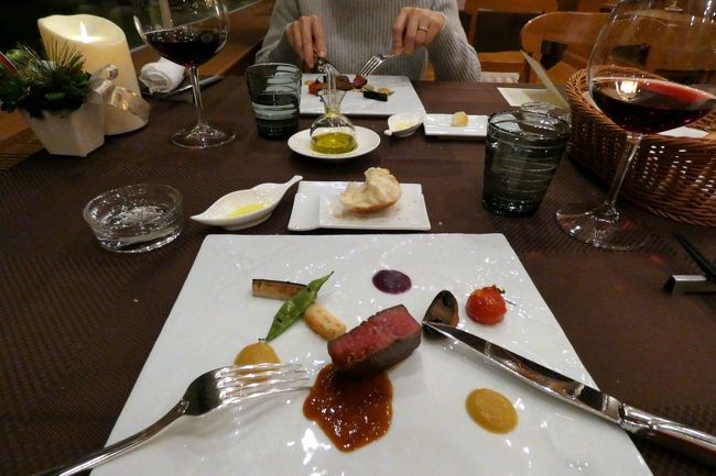 エクシブ山中湖2回目の夕食は、レストラン街のイタリア料理 ルッチコーレで推奨コースのディナーを楽しみます。<br /><br />この日楽しむ推奨コースAttimo(アティモ)は年末年始限定の、黒毛和牛・フグ・オマール海老を使った豪華料理で、ワインと共に楽しみます。<br />