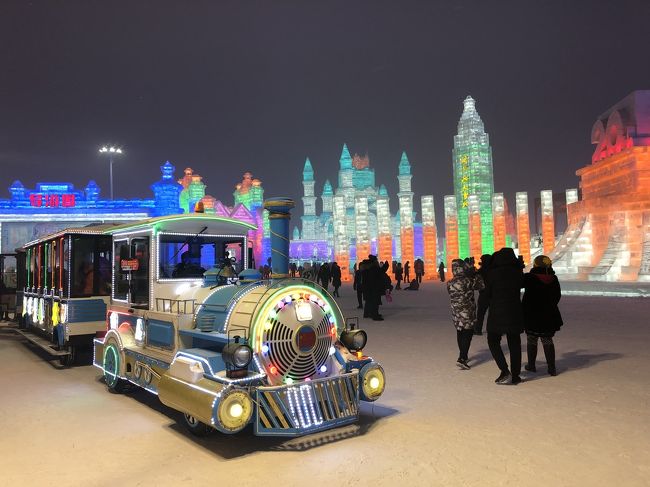 どうしても行きたかった「三大氷雪祭り」の1つ、中国/哈爾濱の氷祭りに行く事が出来た。<br />氷祭りと言っても会場は3つ程に分かれており、哈爾濱全体が一大お祭会場となっている。<br />約1,000万人程が暮らす中国最北の都市。その昔は、ロシア正教で栄えた都市であるが、今は中国の1都市となっている。2月に旧正月を迎える中国を正月明け早々に訪ねた。<br /><br />1月12日 関西国際 13:05⇒15:15 哈爾浜太平国際<br /><br />1月14日 哈爾浜太平国際 11:50⇒14:55 上海浦東<br /><br /> 上海浦東 17:40⇒20:40 広島<br /><br />ホテル Hotel Ibis Harbin Sofia<br />