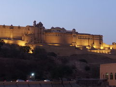 2019新春インド旅　その８～アジメール経由ジャイプールへ（アンベール城と風の宮殿の夜景）