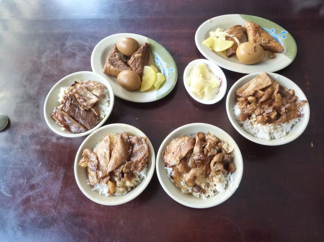 【家族で歯石取り、昼食は阿霞焼肉飯で焼肉飯、夕食は覓奇頂級料理でフレンチ 高雄 2019/01/11】<br /><br />午前中、家族全員、行きつけの歯医者さんで歯石取り、<br />そのあと阿霞焼肉飯で焼肉飯を食べました。<br />夕食は、義兄から誘われて、覓奇頂級料理Miche House Restaurant<br />でフレンチをいただきます。お店の招待券を貰ったと言っていました。<br />外観、店内も綺麗なお店でした。<br />メインディッシュは、私はステーキ、妻は子羊、義兄は伊勢海老を<br />注文しましたが、ステーキは柔らかくて美味しかったです。<br />子羊、伊勢海老を少し食べさせてもらいましたが、美味しかったです。<br />でも、ステーキが一番、良い選択を選択をしました。<br />この店はおススメです。<br />電話：07-2269088<br />住所：高雄市苓雅區廈門街14號<br />営業時間：11時00分～14時30分, 17時00分～22時00分<br /><br />