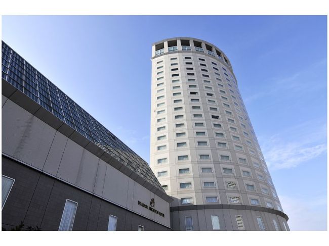 東京ディズニーリゾート・パートナーホテルの一つ<br />【浦安ブライトンホテル東京ベイ】<br /><br />高層階の特別フロアである、「The Floor PREMIUM DOORS(ザ・フロア・プレミアム・ドアーズ)」に誕生した新客室【Room Mizukagami(ルーム・水鏡)】に宿泊してきました。<br /><br />↓TDS&TDLのディズニ・クリスマスの旅行記はこちら↓<br />35周年のディズニー・クリスマス <br />https://4travel.jp/travelogue/11449562<br /><br />----- ----- ----- ----- ----- -----<br /><br />☆東京ディズニーリゾート35周年期間☆<br />宿泊ホテルのまとめ(宿泊記)<br /><br />【春(イースター)】<br /> 東京ベイ舞浜ホテル 宿泊記 (ハースフロア)<br />https://4travel.jp/travelogue/11371003<br /><br />【夏(夏祭り)】<br />シェラトン・グランデ・トーキョーベイ・ホテル 宿泊記 (クラブルーム)<br />https://4travel.jp/travelogue/11384058<br /><br />【秋(ハロウィーン)】<br />サンルートプラザ東京 宿泊記<br />https://4travel.jp/travelogue/11419796<br /><br />【冬(クリスマス)】<br />浦安ブライトンホテル東京ベイ