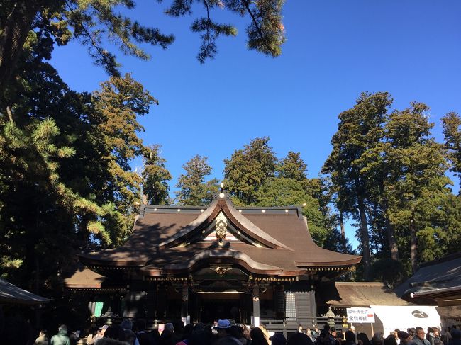 2016年の初詣は香取神宮に行きました。<br />10日に行きましたが、まだまだ混んでいて駐車するのに時間がかかりました。<br /><br />昼食は参道近くのお蕎麦やさんでお団子とお蕎麦をいただきました。<br />寒かったから温まりました^ ^<br /><br />昼食を済ませて佐原へ。<br />手焼きのおせんべいや1匹ずつやくタイヤキをおやつに食べて道の駅に寄りました。<br /> <br />タイヤキは皮が薄皮でパリッと焼けていてとっても美味しかったです!<br />また食べたいなぁ。<br /><br /><br />