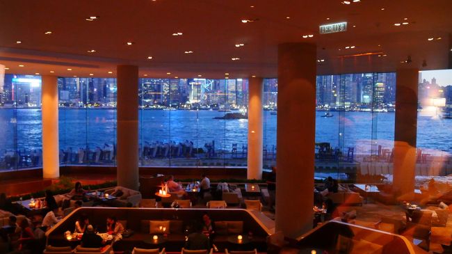 ２０年ぶりにやって来た香港。今回は香港島側も楽しみたいし（トラム）インターコンチネンタルホテルからの夜景も気になるので予算オーバーだったけど２カ所滞在にしてみました。ハーバーグランド香港→インターコンチネンタルホテル　の２日目です。実質最終日。。楽しい時間は過ぎるのが早いなぁ。。。