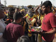 年に一度のヒンズー教のお祭りタイプーサム