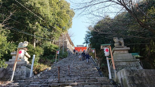 年末年始で忙しかった体を癒そうと愛媛県松山・道後温泉に行きました。<br /><br />松山から道後温泉までは路面電車が通っていて距離も近いので、松山宿泊でも十分楽しめました。<br /><br />松山も道後温泉待もとてもコンパクトなのでのんびり歩いて<br />ちょっと街を歩いてお土産を買って温泉につかっておいしいものを食べて…<br /><br />という、忙しくなくまったりした旅を楽しむことができました。