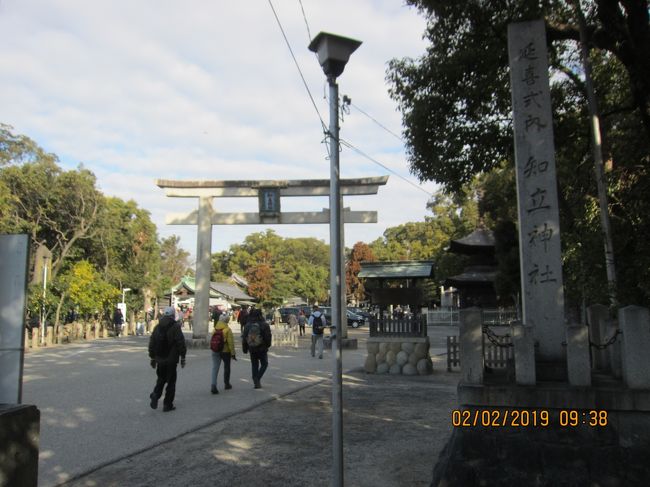 名鉄知立駅をスタートして、東海道三社の一つ「知立神社」を訪ね、国産大豆１００％使用の、とうふや豆蔵で買い物をし、車社会の未来がわかる、モノづくりへの情熱を感じる、デンソーギャラリーを見学して、幕末期に天皇中心の国づくりを目指した、天誅組誅の総裁「松本奎堂」の墓がある、「十念寺」を参拝しました。　その後、名鉄刈谷市駅に到着。