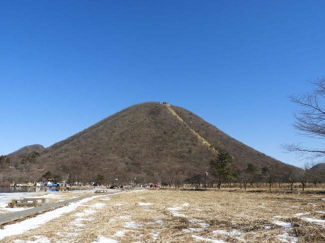 先週は赤城山へ行き吹雪を体験したので。今回は榛名湖を目指しました。何と、快晴で雪が無い。雪道が走りたかったのに残念でした。ロープウエーで山頂に行ったけど雪がほんの少しです。暖冬のせいですかね？コース的には先に榛名神社に行きたかったんですが、いつの間にか榛名湖に着いちゃったので帰路に榛名神社に寄り、手打ちそばを食べて帰りました。