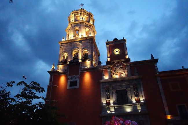 2018年5月のメキシコの旅行の日程↓<br /><br />カンクン(+チチェン・イッツァ)<br />メキシコシティ(+テオティワカン)<br />ケレタロ<br />サンミゲル・デ・アジェンデ<br />グアナファト(+ドローレス・イダルゴ)<br />ダラス<br /><br /> その中でも、ヨーロピアンな魅力漂う3つのコロニアル都市を(簡単に)紹介します。一番目はケレタロ。メキシコシティからバスで約3時間の距離にあり、水道橋があることで有名な街です。街は1996年に「ケレタロ歴史的建造物地区」として世界遺産にも登録されています。